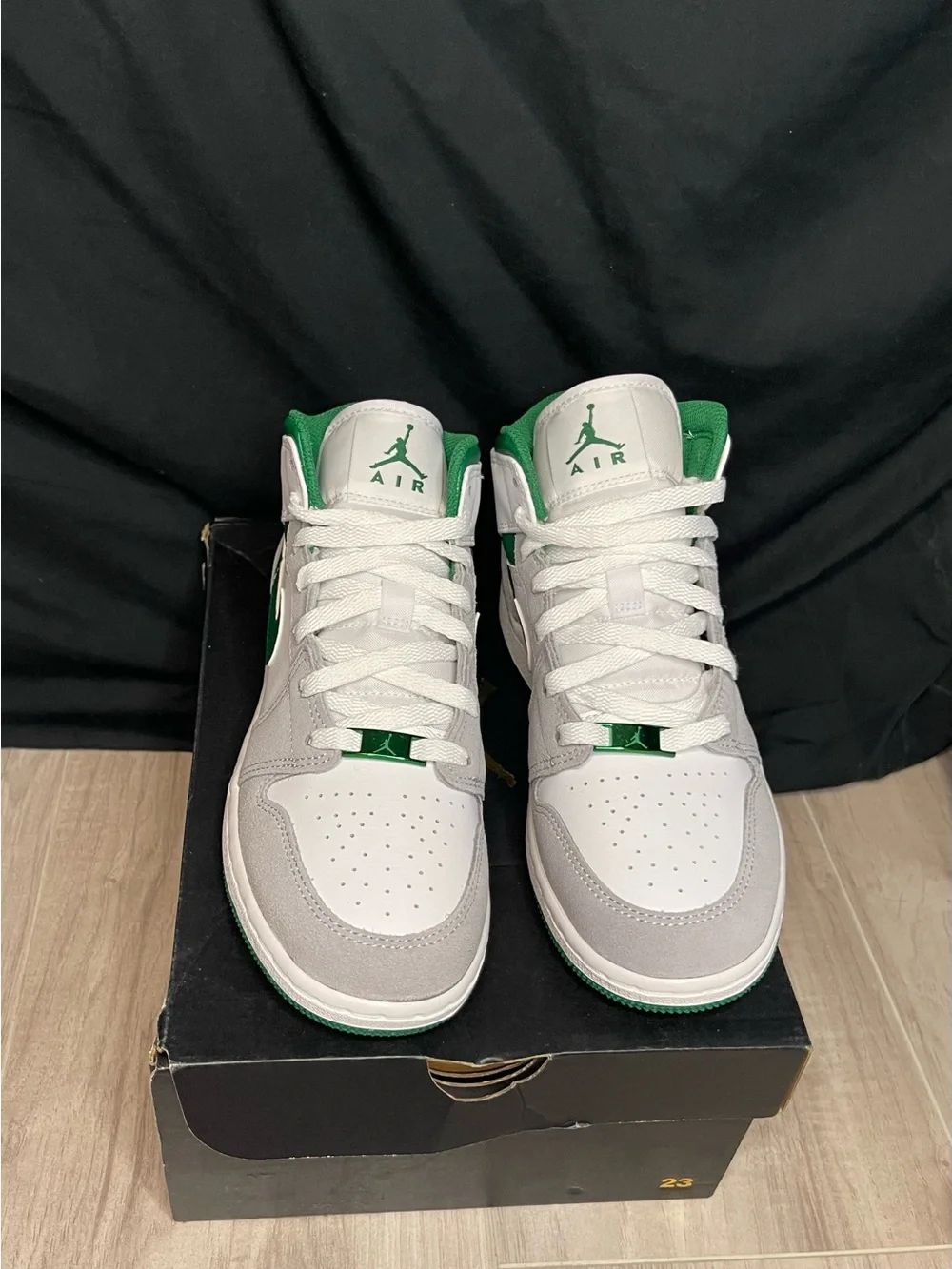 Air Jordan 1 Mid SE Pine Green Smoke Grey 5.5Y / Women’s 7 NEW